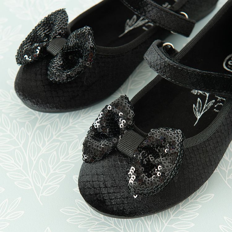 Black velvet ballerinas with bow