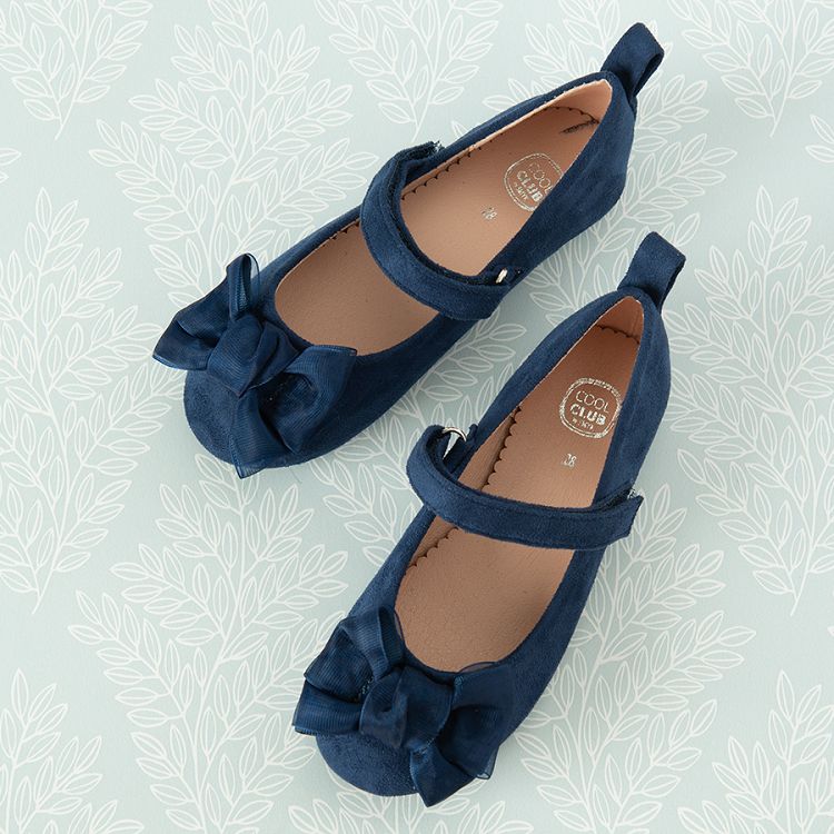 Blue ballerinas with bows