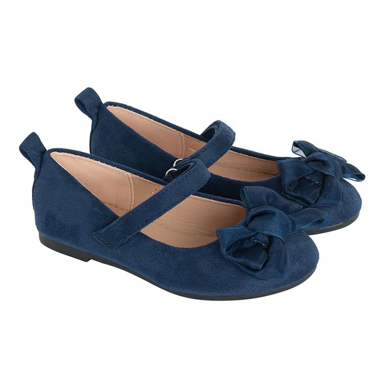 Blue ballerinas with bows