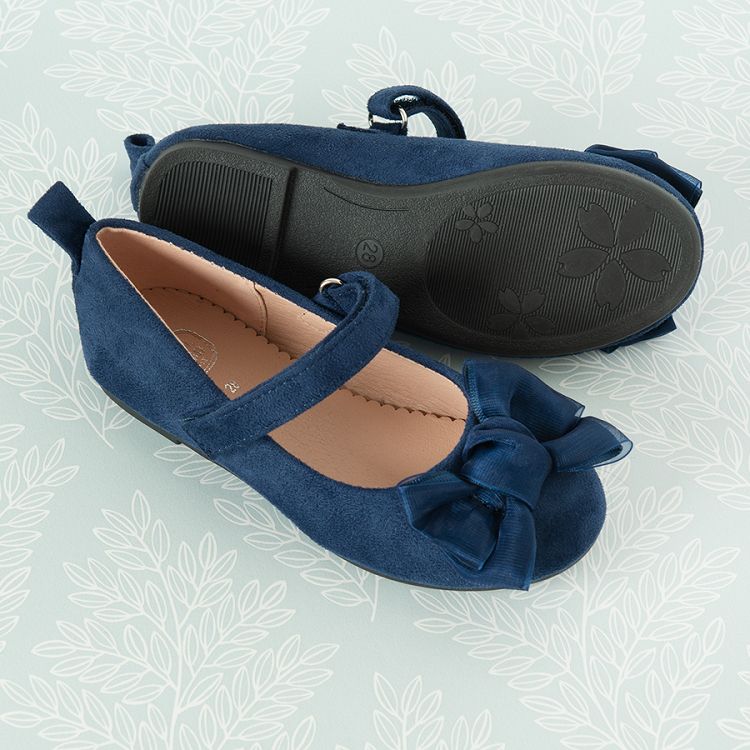 Blue ballerinas with bows