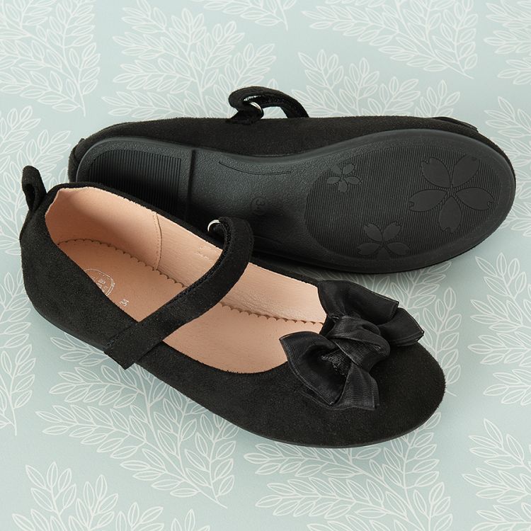 Black ballerinas with bow