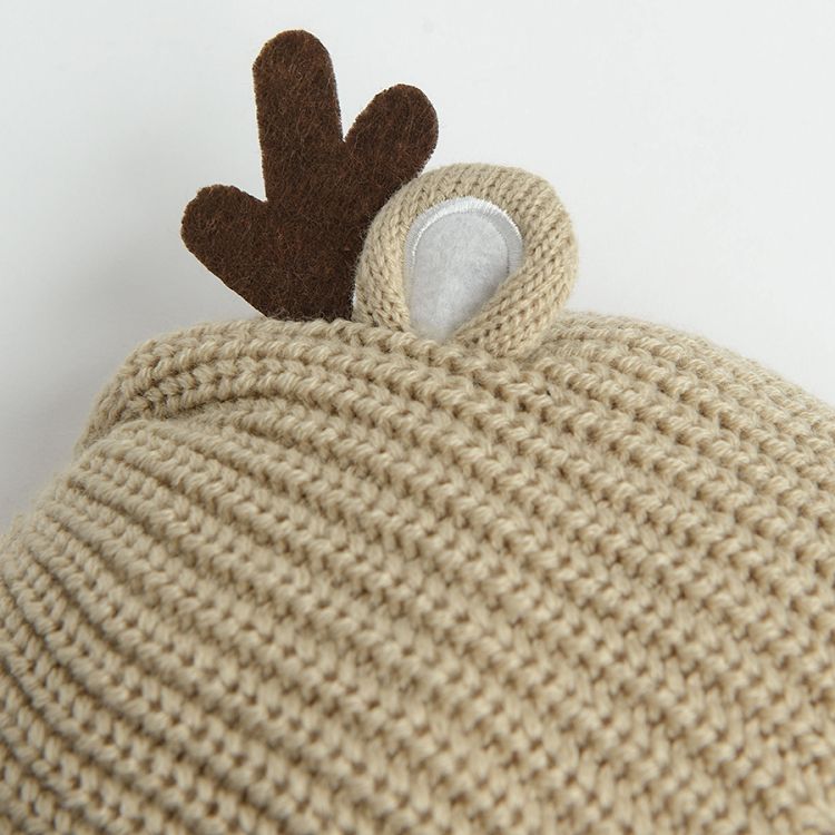 Ecru wooven cap with raindeer horns