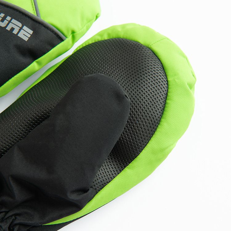 Black with fluo green ski gloves