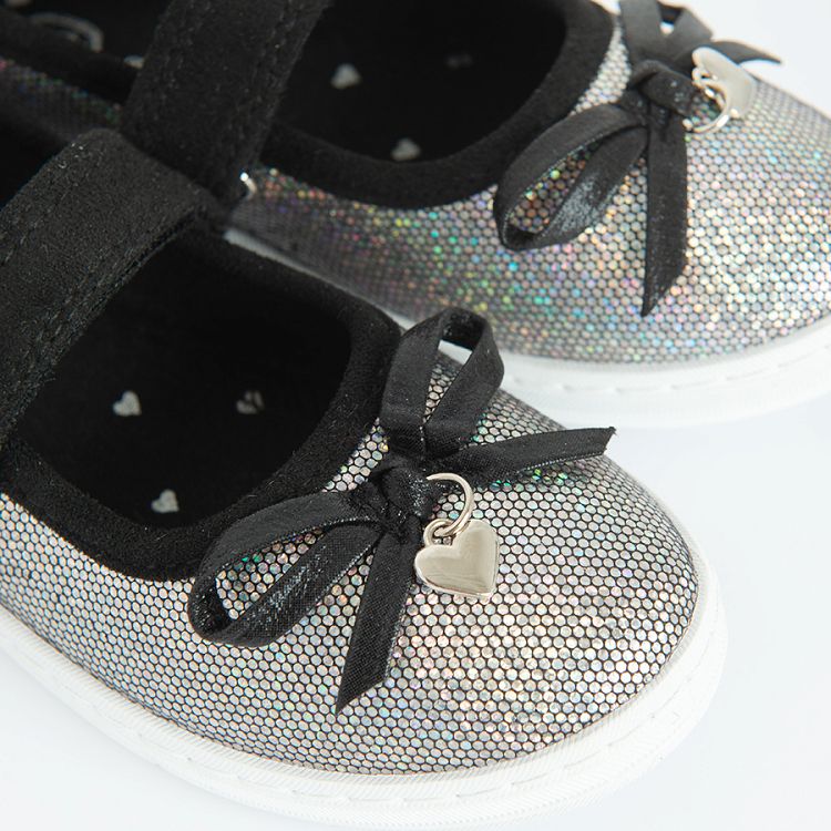 Dark grey ballerinas with small bow and heart accessory