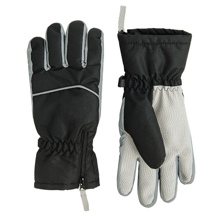 Black ski gloves