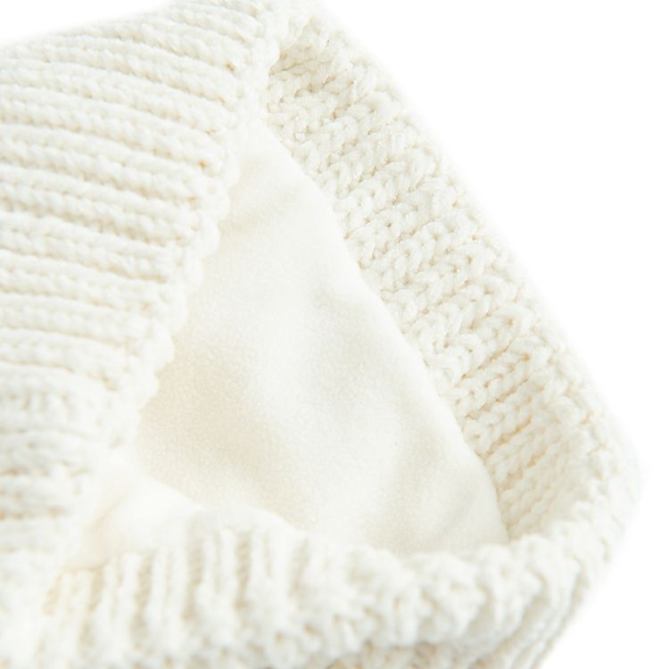 White winter beanie with pom pom