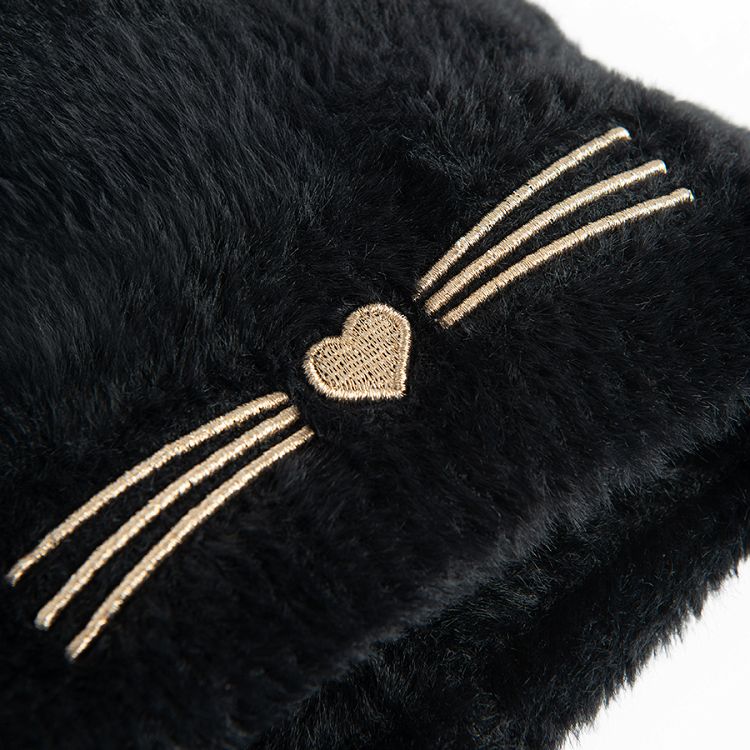 Black winter beanie with cat print