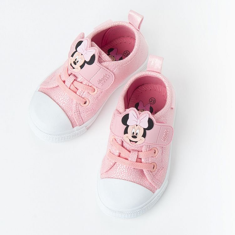 Minnie Mouse pink shoes