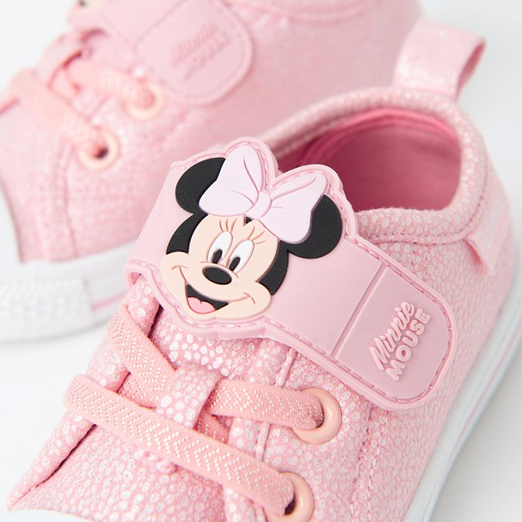 Minnie Mouse pink shoes