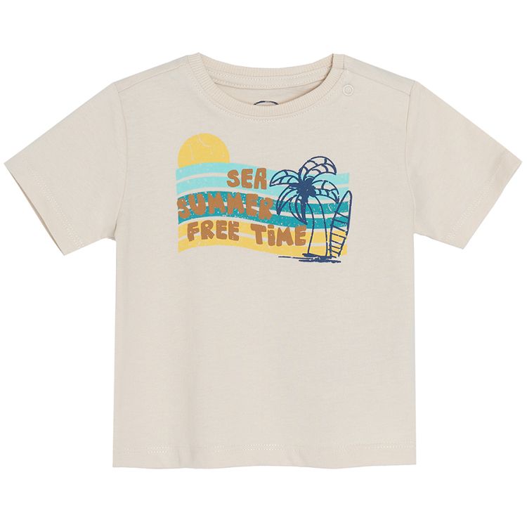 Beige short sleeve T-shirt with SEA SUMMER FREE TIME print and blue shorts with back pocket