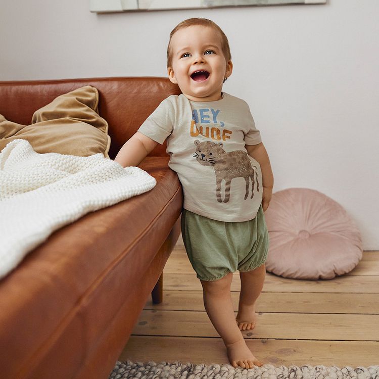 Beige short sleeve T-shirt with kitten and Hey Dude print