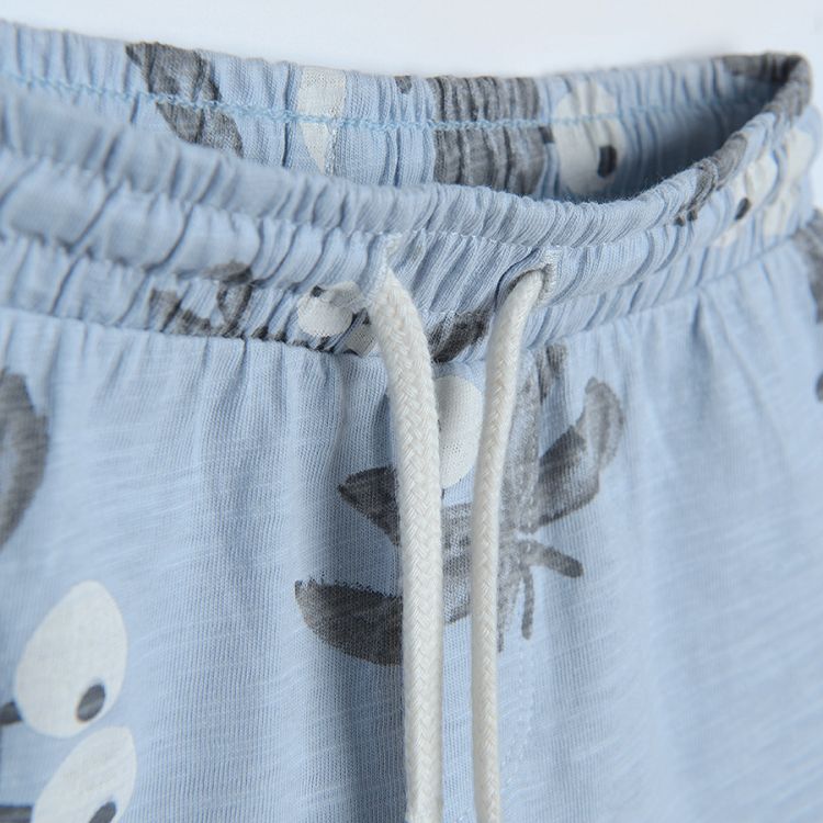 Light blue shorts sleeve T-shirt and shorts with crabs print