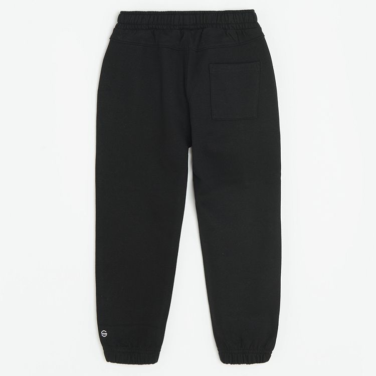 Black jogging pants