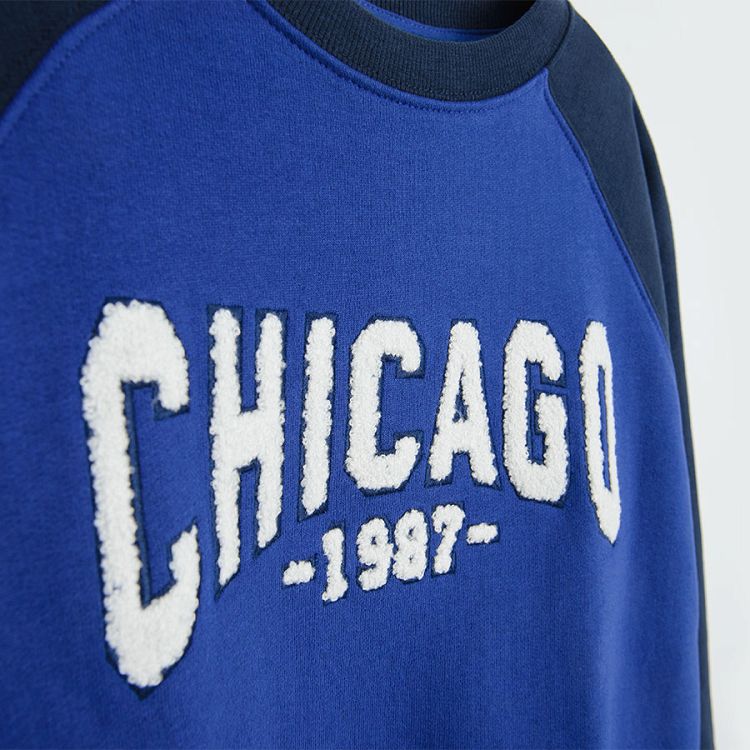 Navy blue sweatshirt with Chicago print