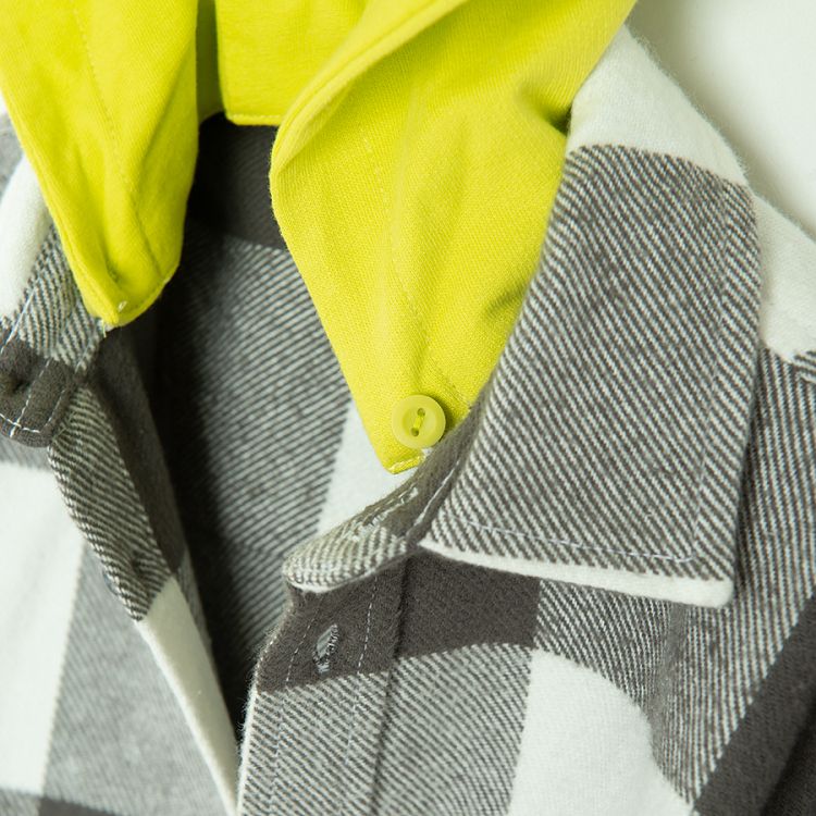 Grey and white checked shirt with fluo hoodie