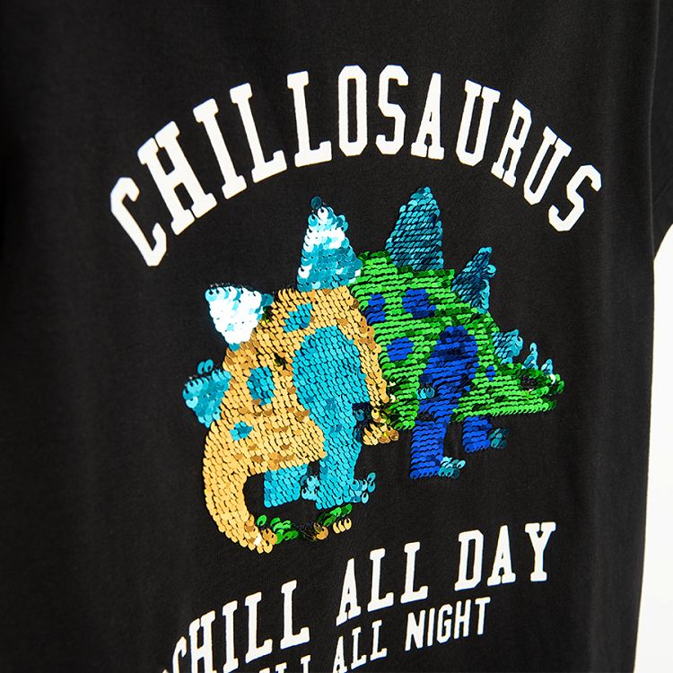 חולצה שחורה עם הדפס ׳Chillosaurus׳