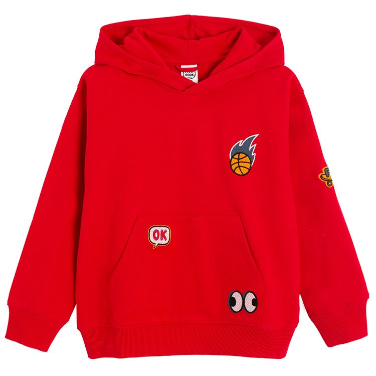 Red hooded sweatshirt with fornt pockets and sports print