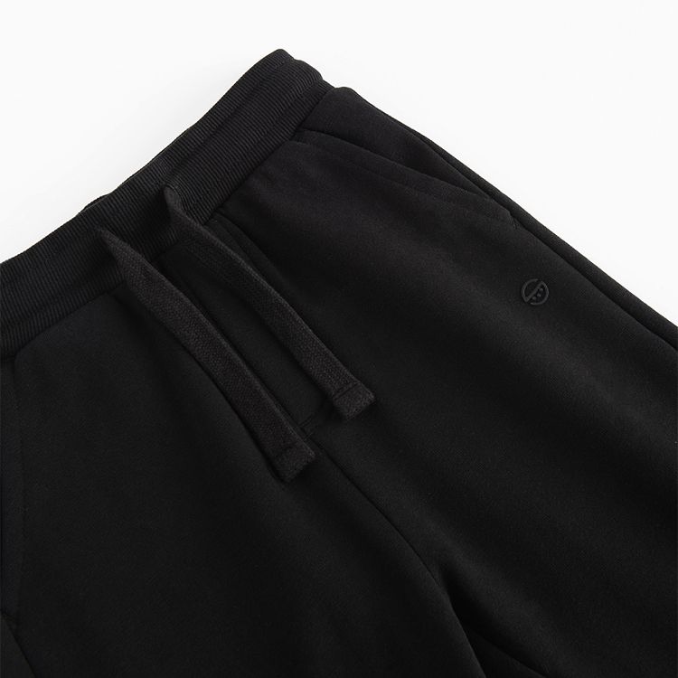 Black jogging pants