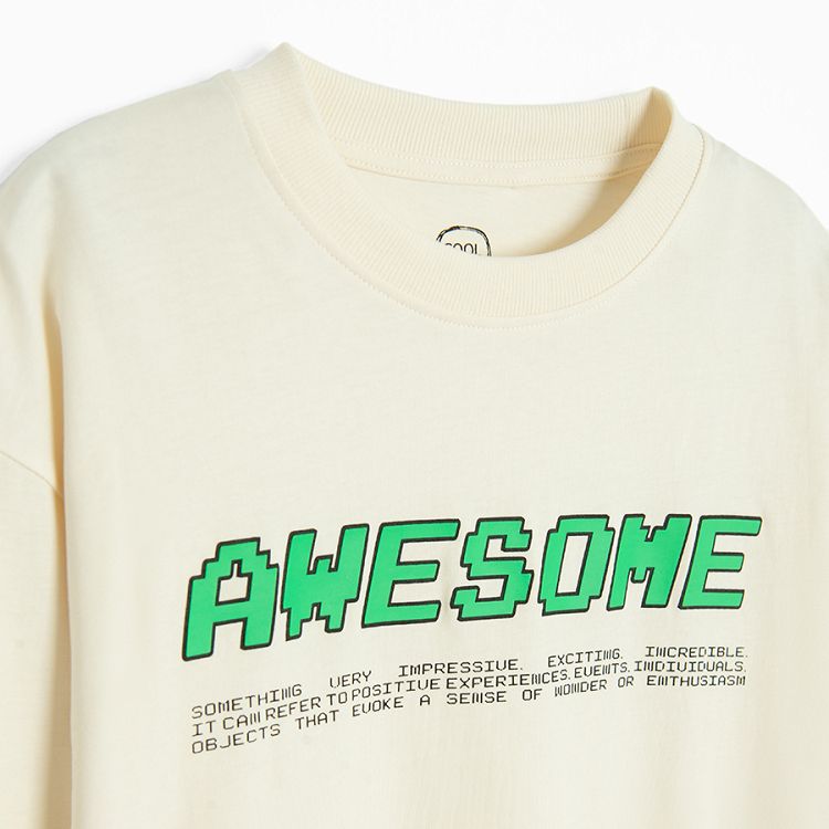 סווטשירט בז׳ עם הדפס 'AWESOME'