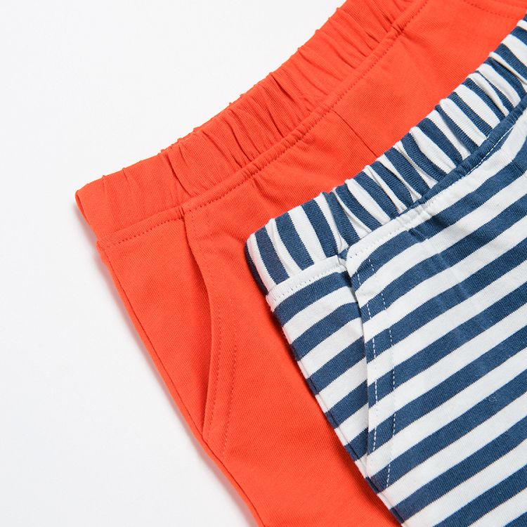 מארז מכנסיים קצרים 2 יח' - עם פסים בצבעים אדום, לבן וכחול