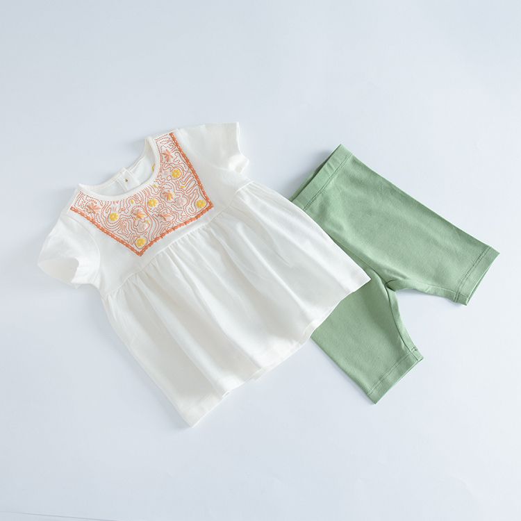 White short sleeve T-shirt with embroiderie and olive leggings