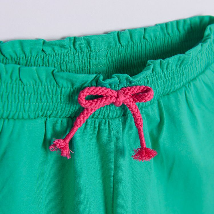 Green shorts with elastic waist and cord