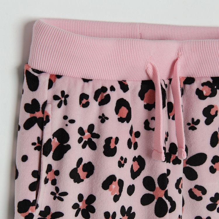 Pink jogging pants with flowers print