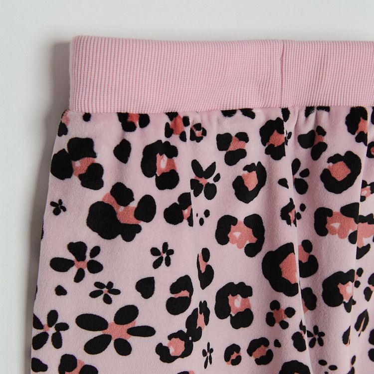 Pink jogging pants with flowers print