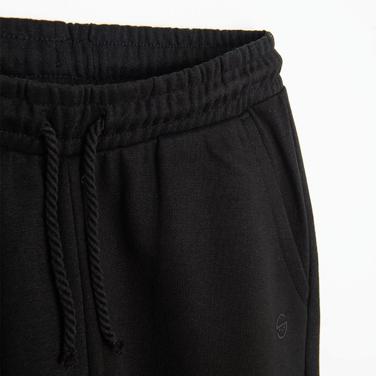 Black jogging pants