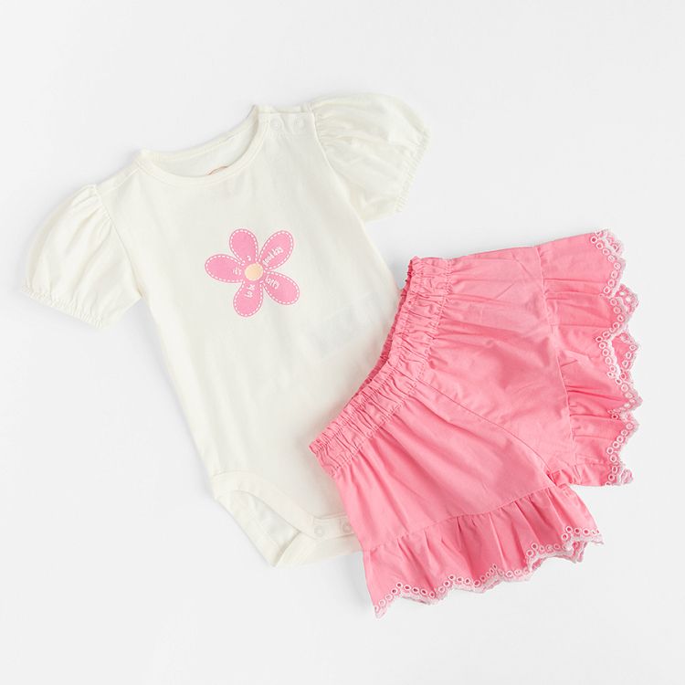 White short sleeve bodysuit with flower print and fucshia shorts