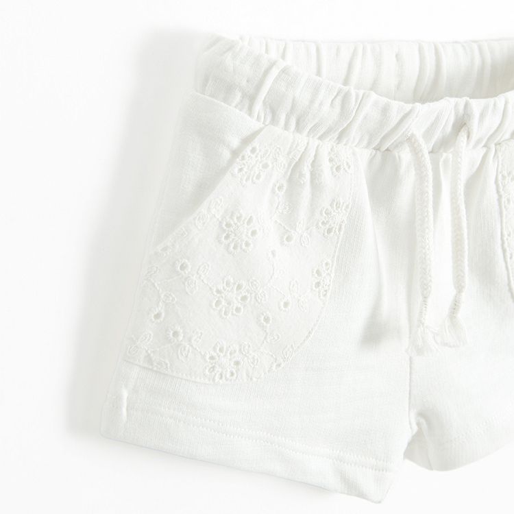 Ecru shorts with cord