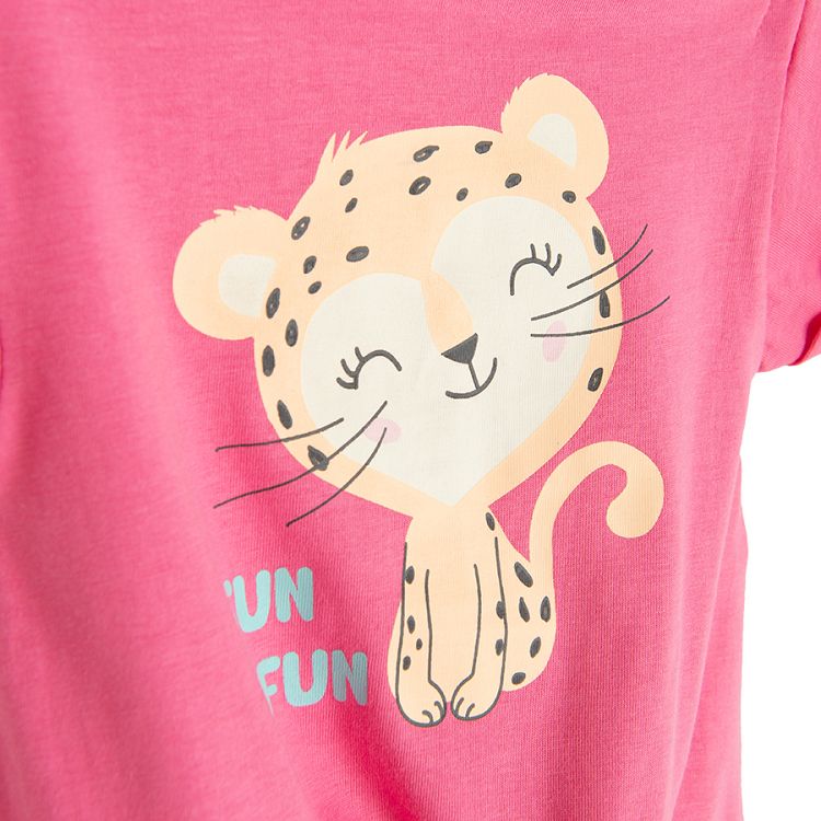 Rasberry T-shirt with a knot and baby cheetah print