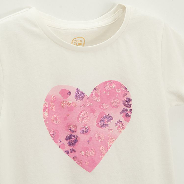 White short sleeve T-shirt with a pink heart