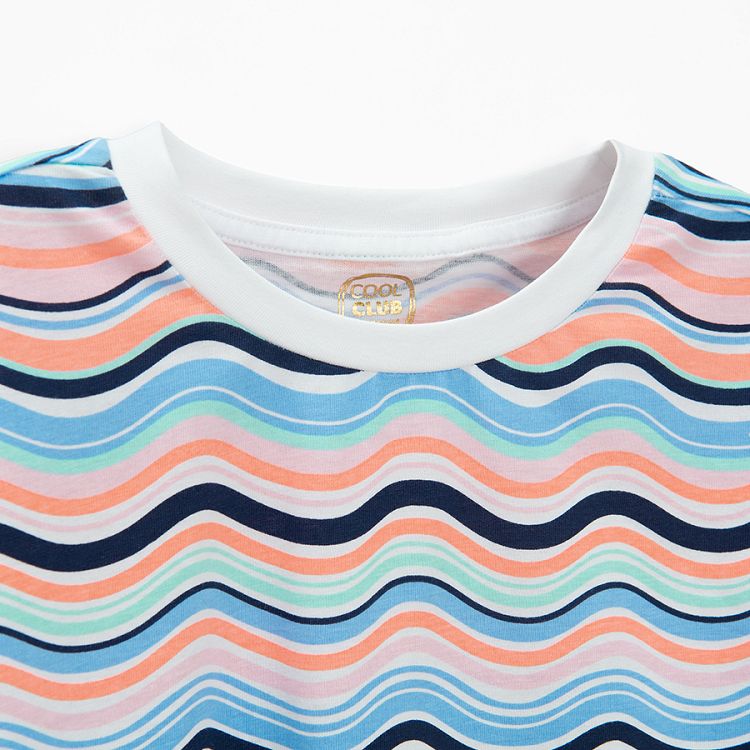 T-shirt with mix color waves