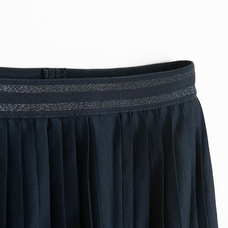 Black pleated skirt with elastic waist