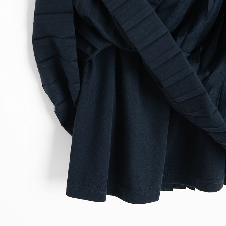 Black pleated skirt with elastic waist