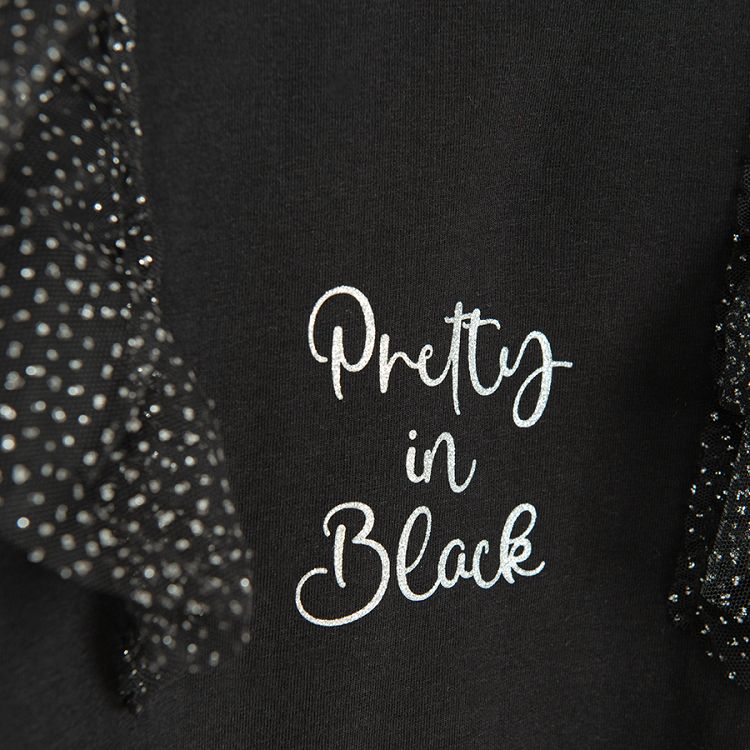 חולצה שחורה עם טול והדפס 'Pretty in Black'