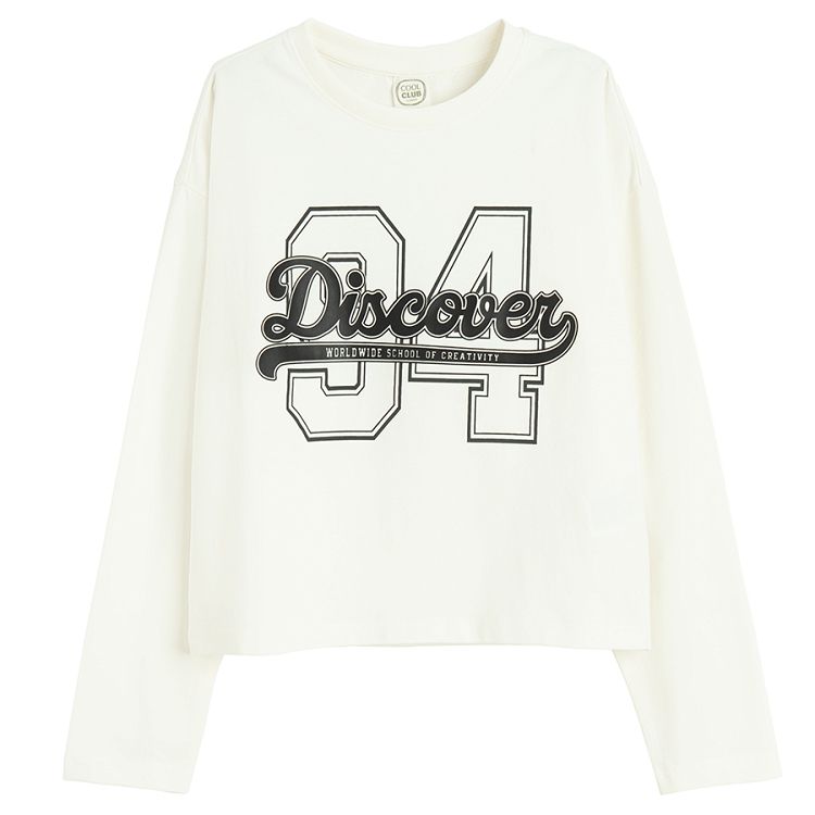 White sweatshirt with DISCOVER 34 print