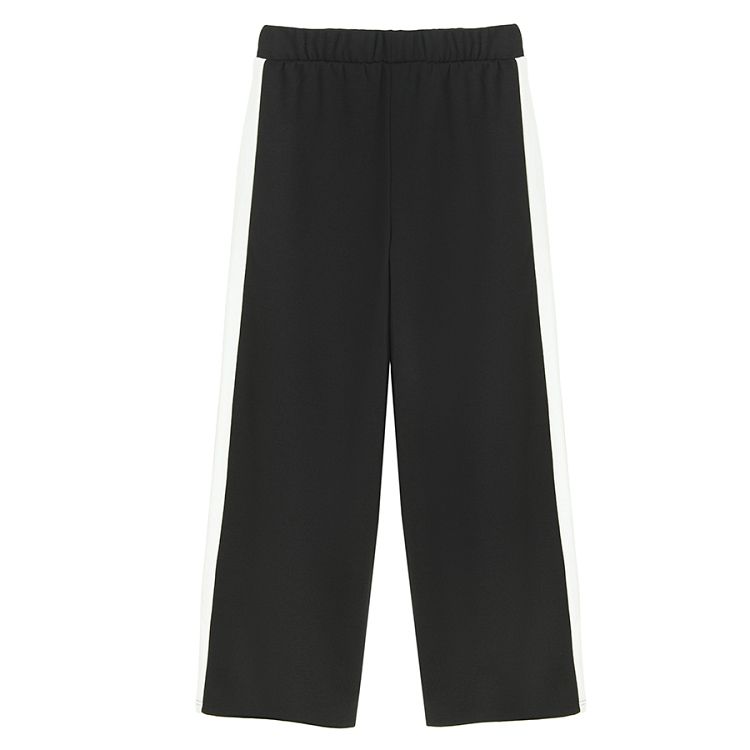 Black wide legs jogging pants and wide stripe on the side