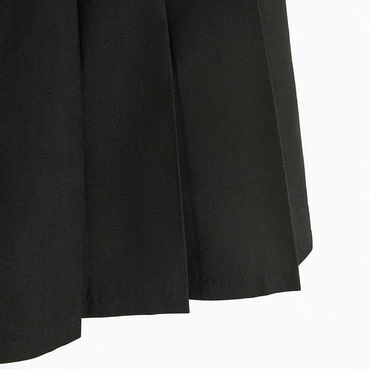 Black pleated skirt