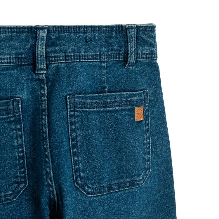 Blue denim trousers with square pockets in the front