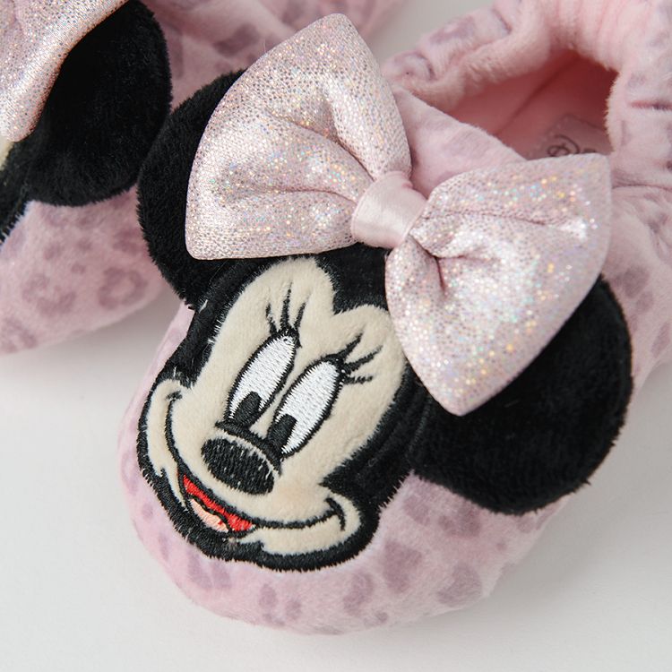 Minnie Mouse pink slippers