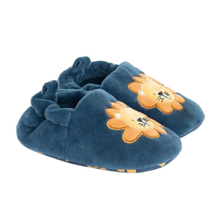 Slippers with lion pattern