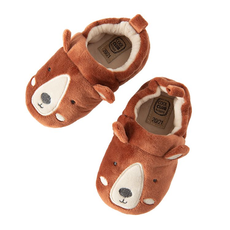 Slippers with bear pattern