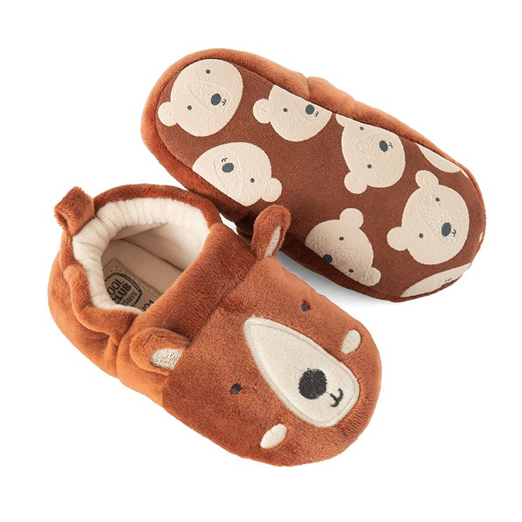 Slippers with bear pattern