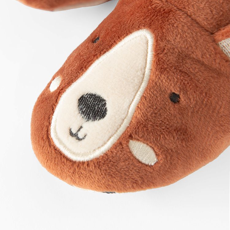 Slippers with bear pattern