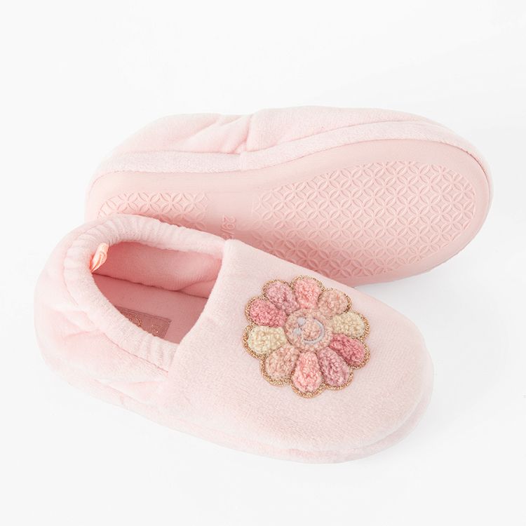 Pink home slippers with flower print