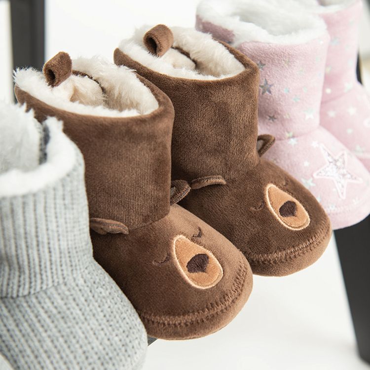 Brown newborn slippers with bear pattern