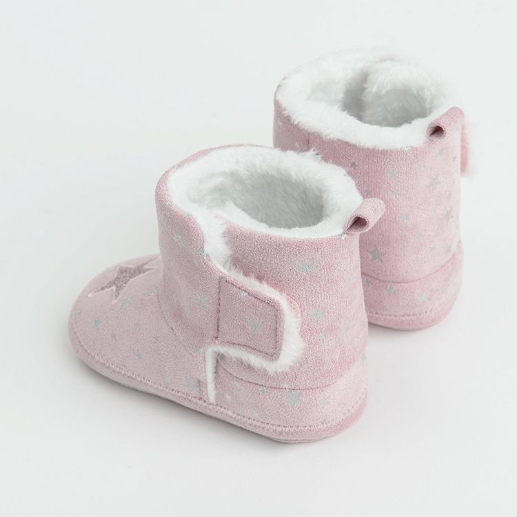 Pink newborn slippers with stars print