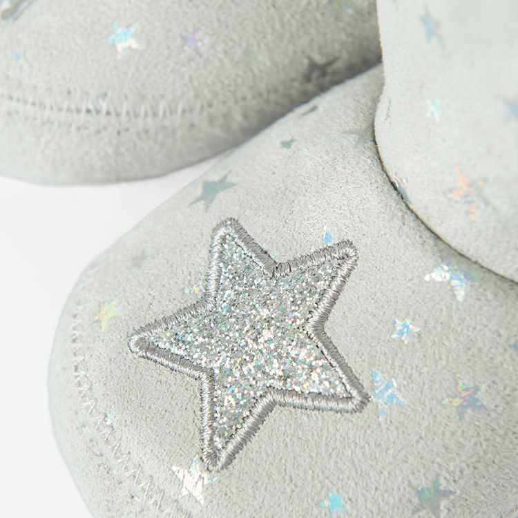 Light grey new born slippers with star print